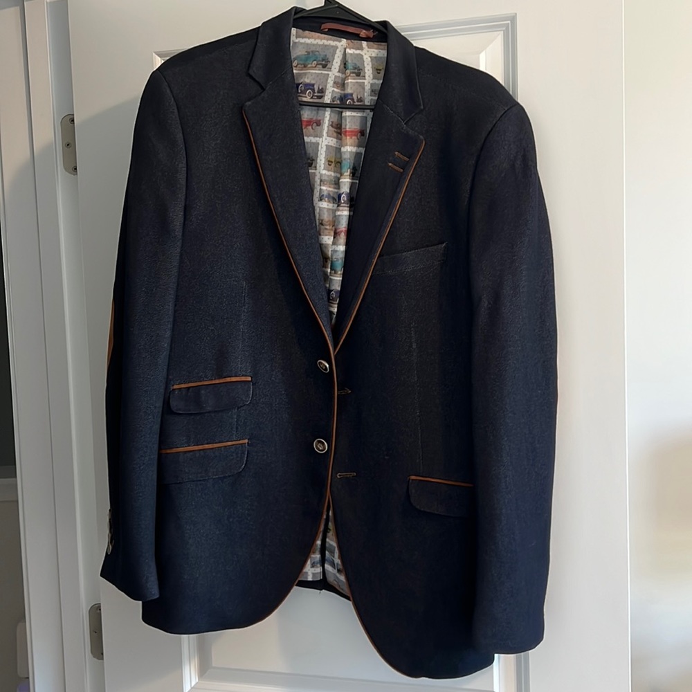 Imported Voeut Mens blazer, dark navy w/dark Khaki/brown accents suede elbow 40R